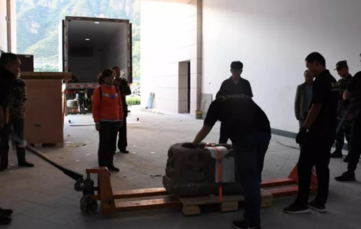 甘肅平涼市博物館換新館，手動液壓搬運車參與文物搬運環(huán)節(jié)